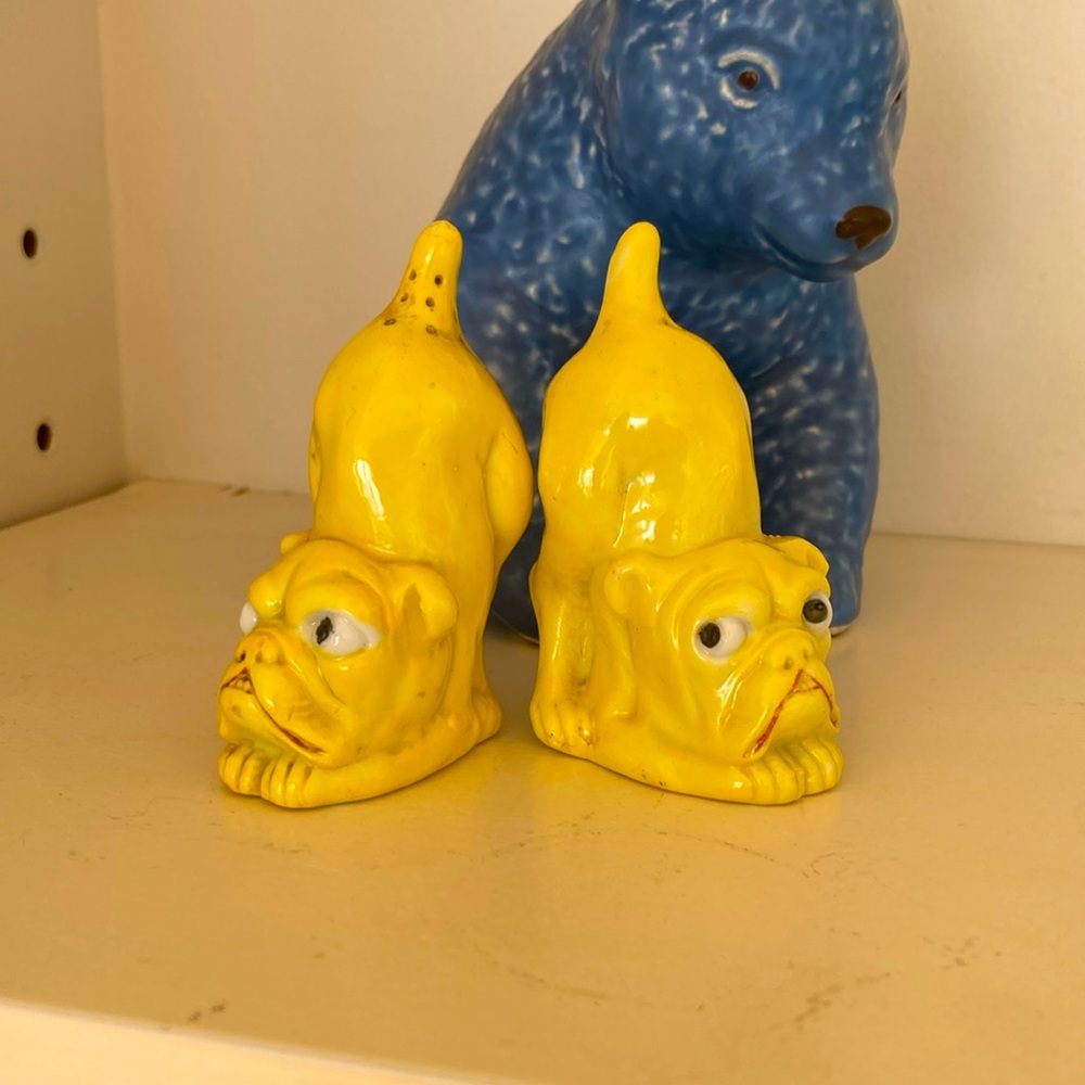 Antique Salt & Pepper Dogs